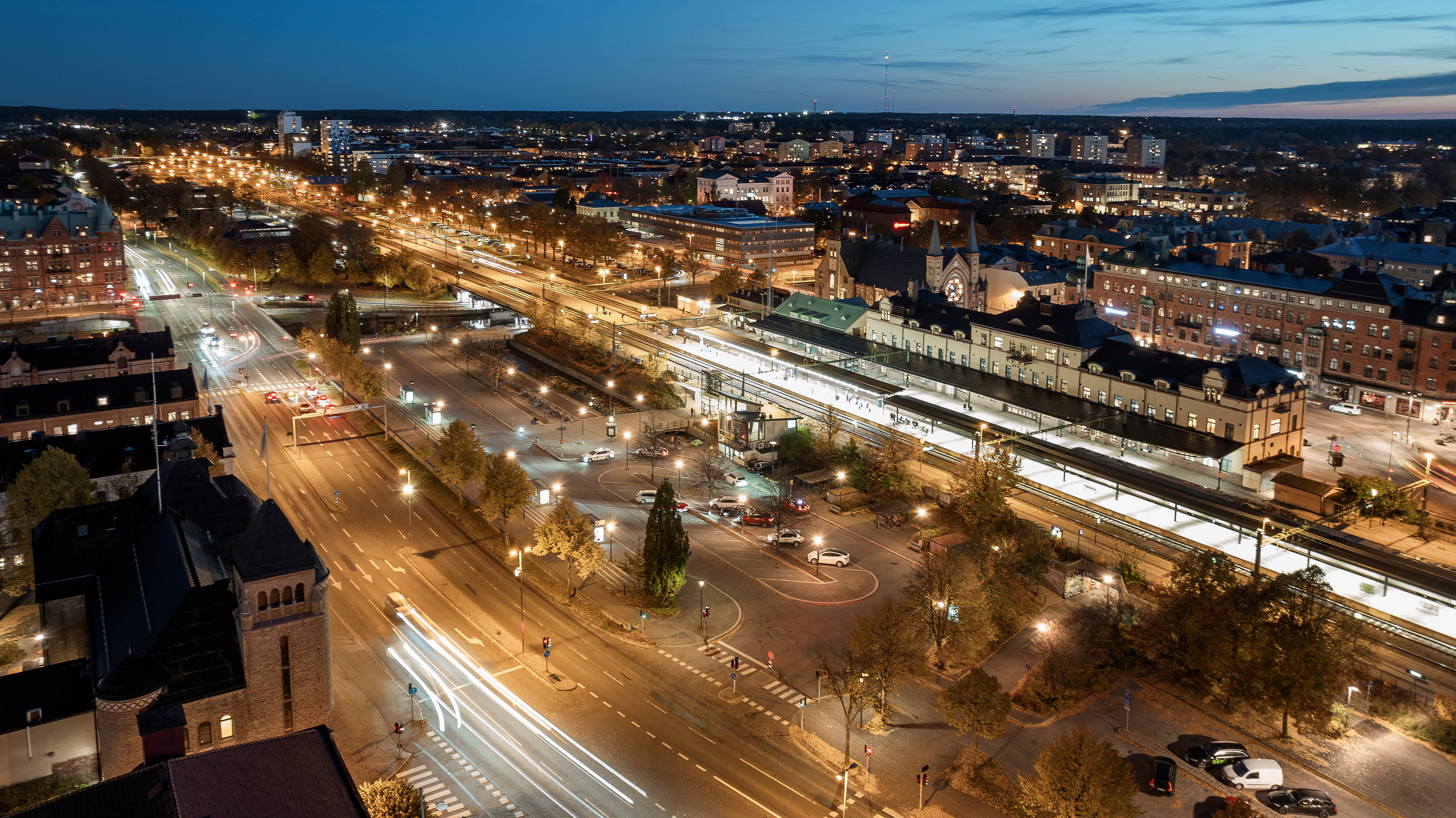 stad i kv&auml;llsljus