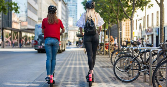 Tv&aring; ton&aring;ringar p&aring; elsparkcykel