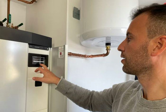 Nicolas Polakof framf&ouml;r sin v&auml;rmepump