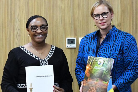 Dr. Valentine Uwamariya, Rwandas miljöminister och Martina Fors Mohlin, chargé d’affaires vid svenska ambassaden i Kigali