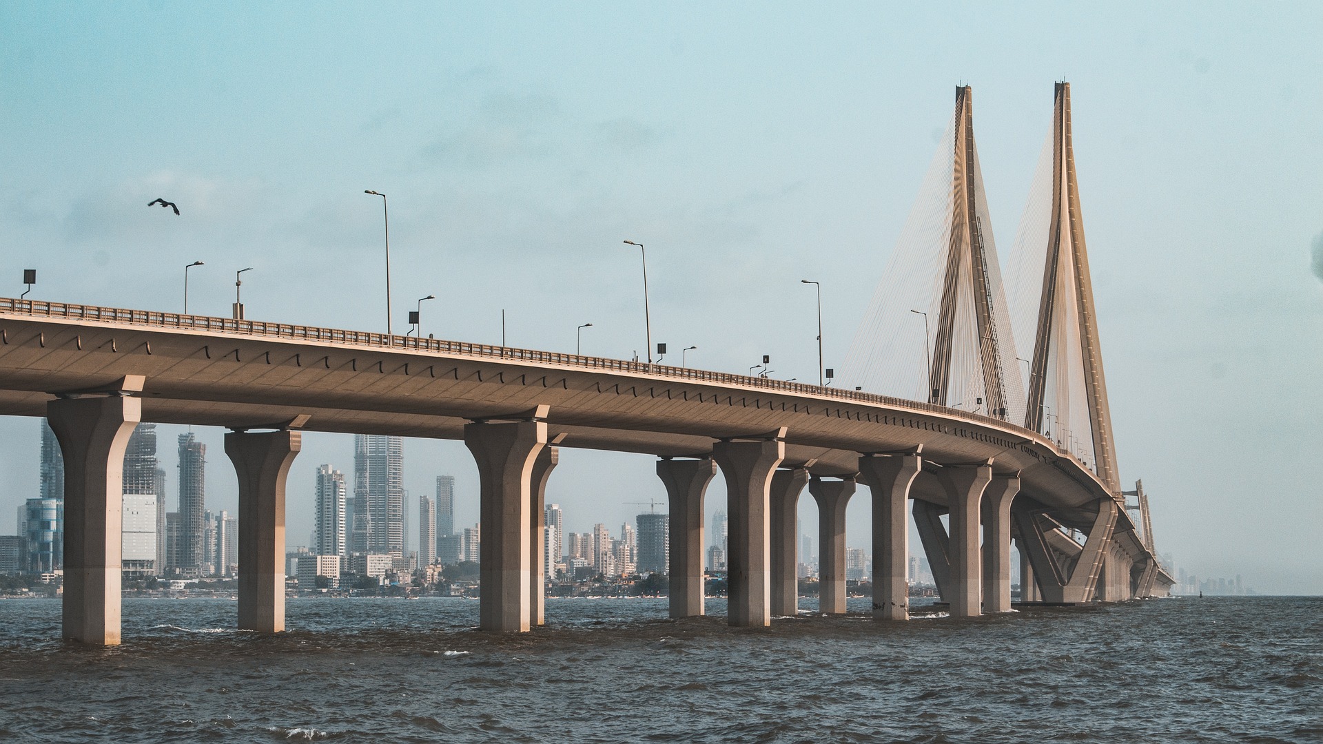 Bilden visar en bro i Mumbai