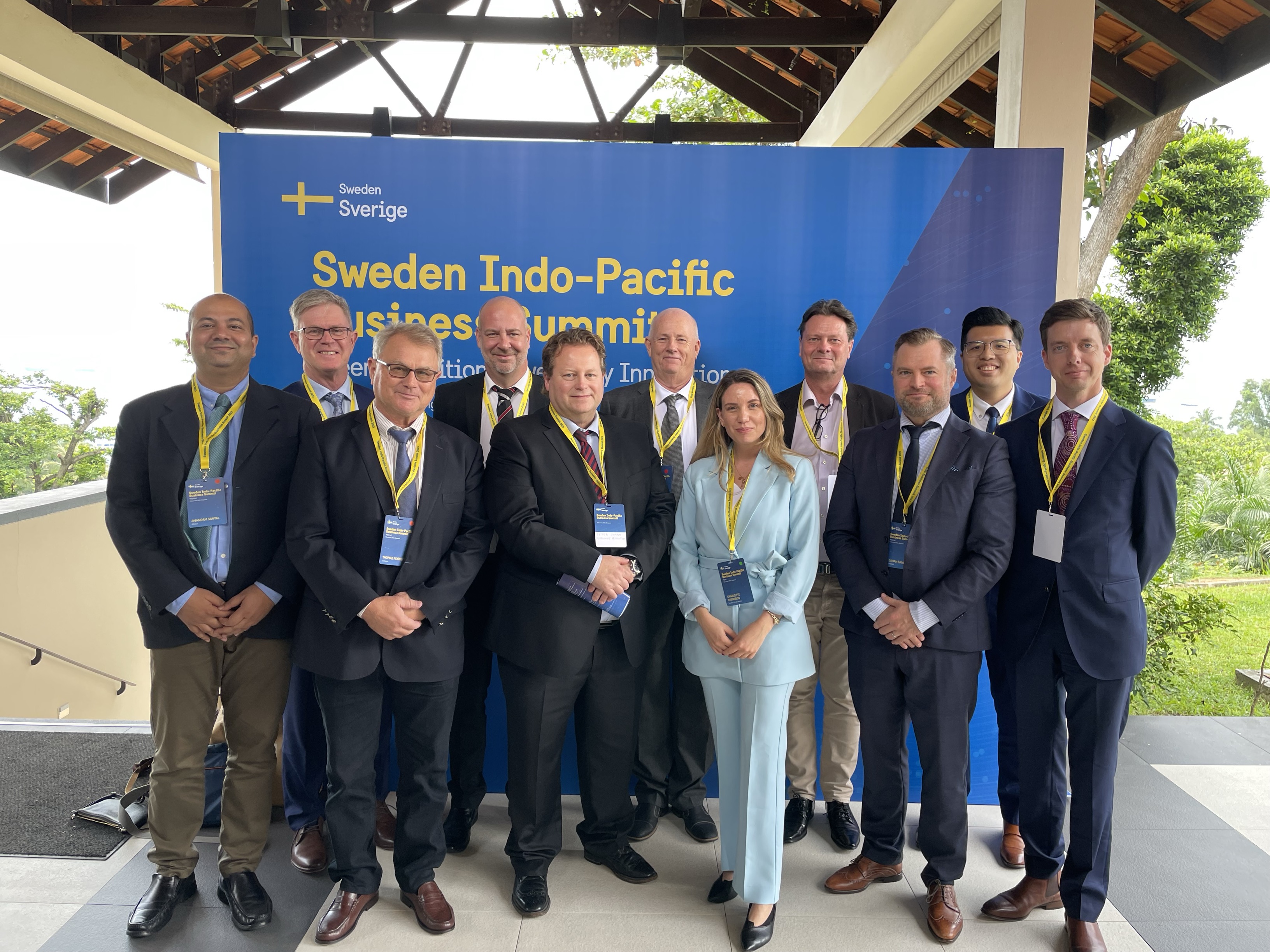 Representanter från Energimyndigheten tillsammans med de svenska företagen på plats i Singapore.